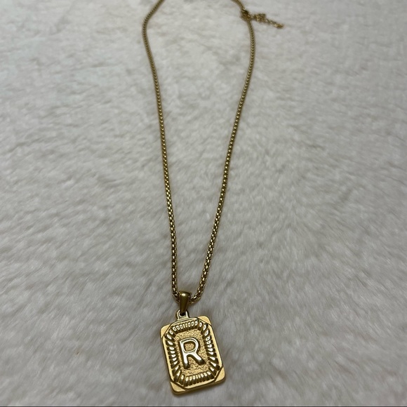 L, R Initial Necklace_Square Shape - Picture 4 of 7